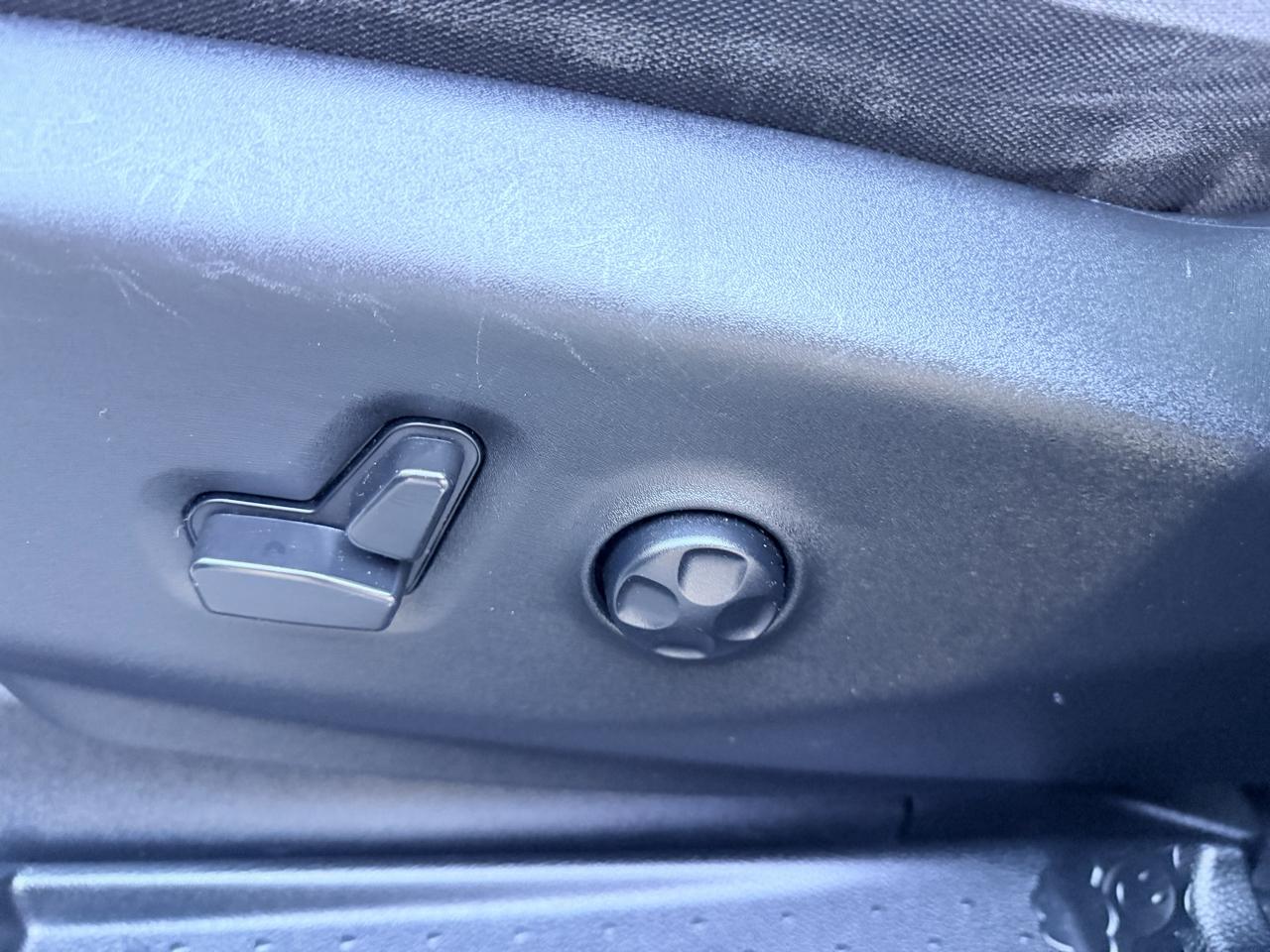 Chrysler Pacifica Touring FWD 2023