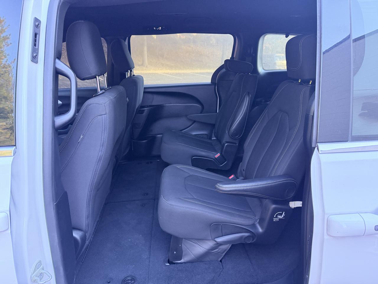 Chrysler Pacifica Touring FWD 2023