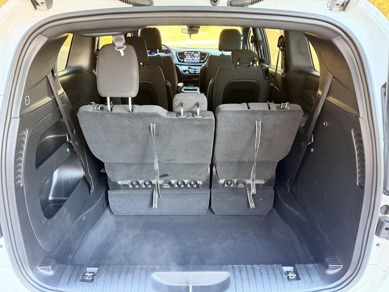 Chrysler Pacifica Touring FWD 2023
