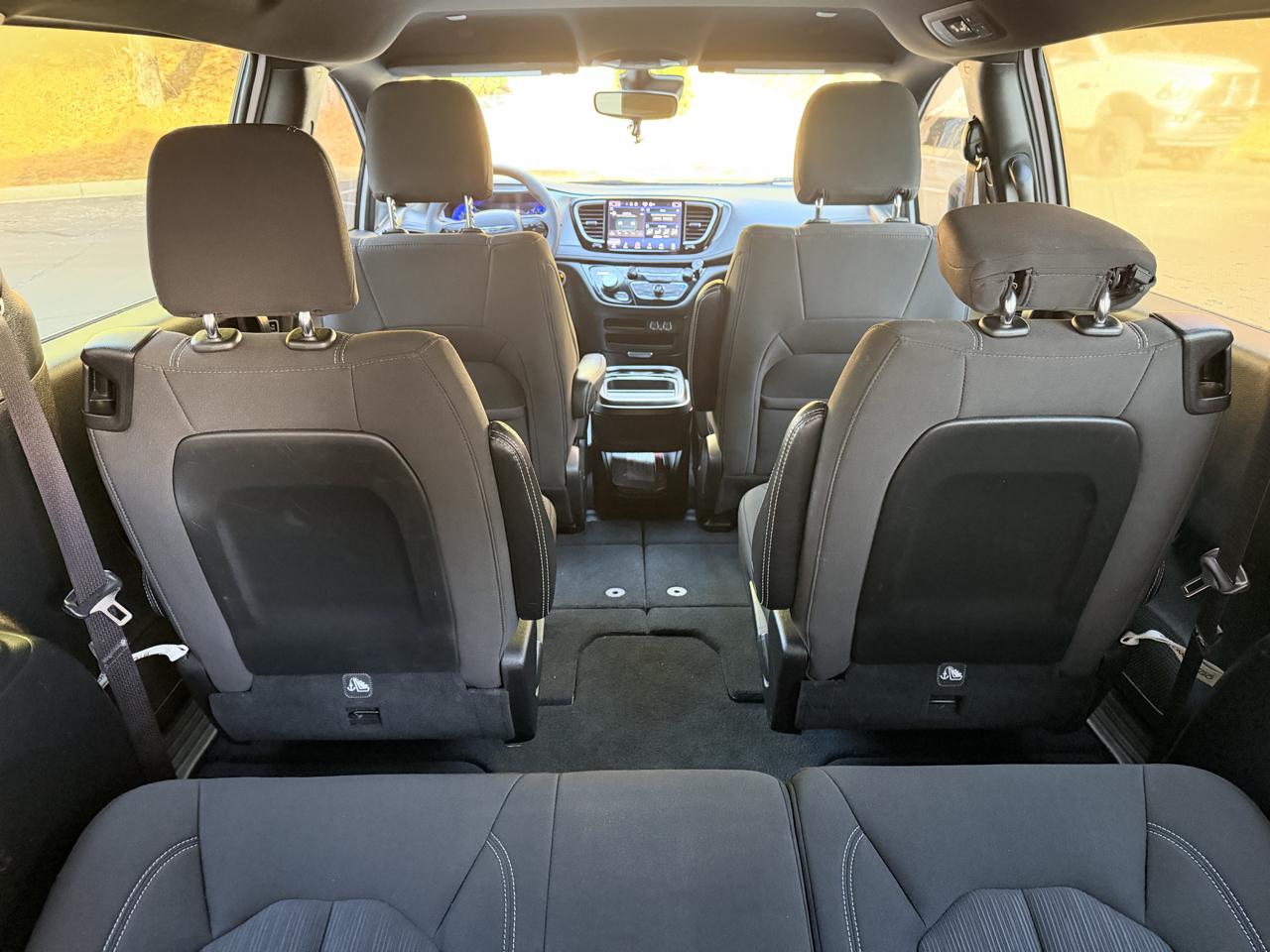 Chrysler Pacifica Touring FWD 2023