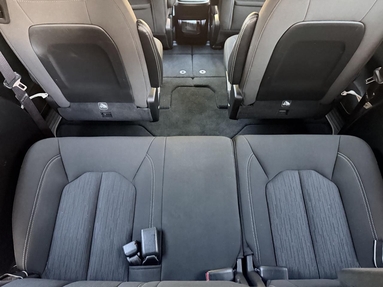 Chrysler Pacifica Touring FWD 2023