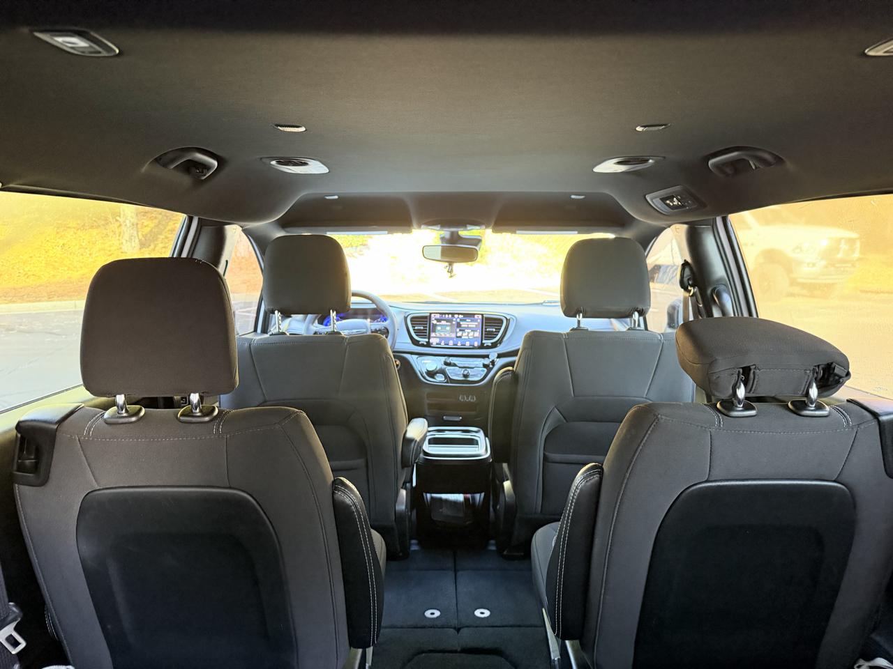 Chrysler Pacifica Touring FWD 2023