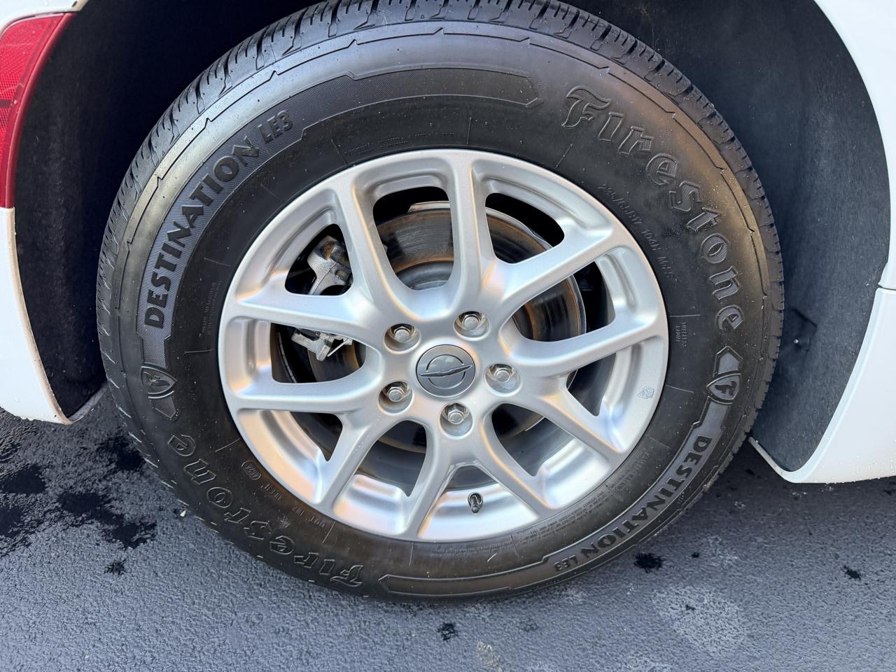 Chrysler Pacifica Touring FWD 2023
