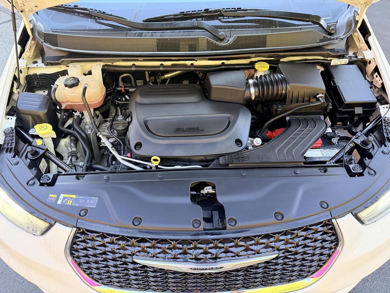 Chrysler Pacifica Touring FWD 2023