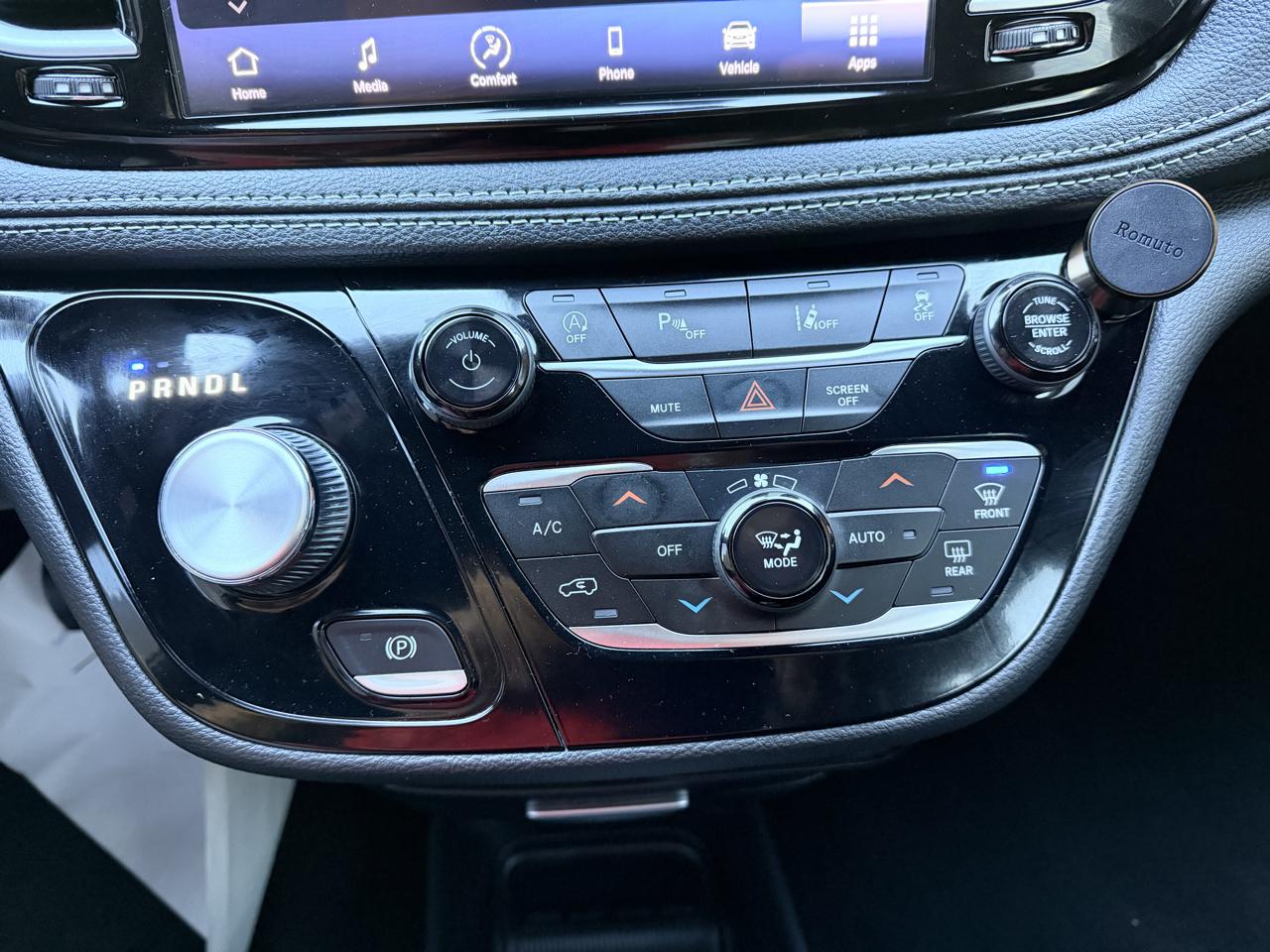 Chrysler Pacifica Touring FWD 2023