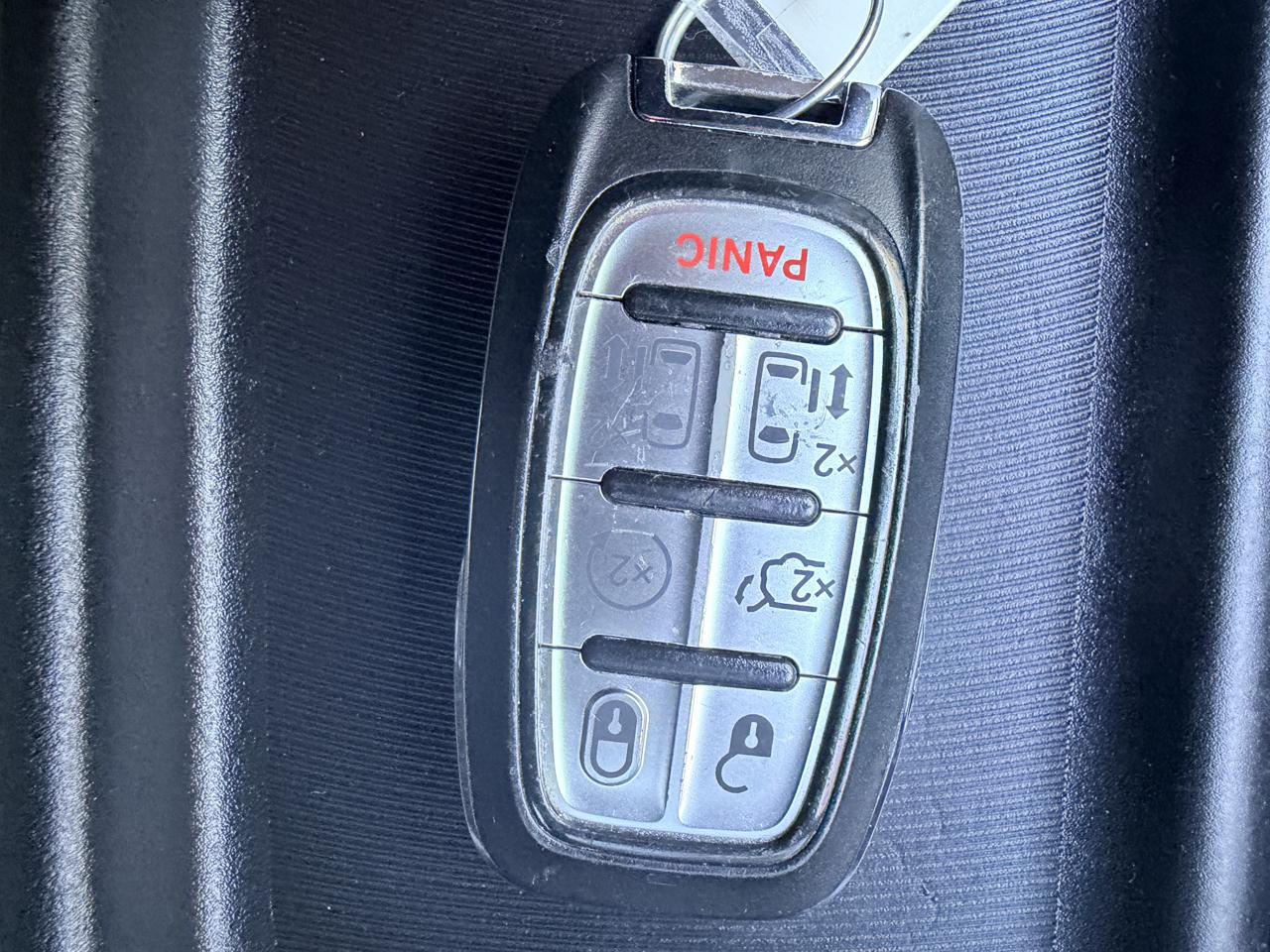 Chrysler Pacifica Touring FWD 2023