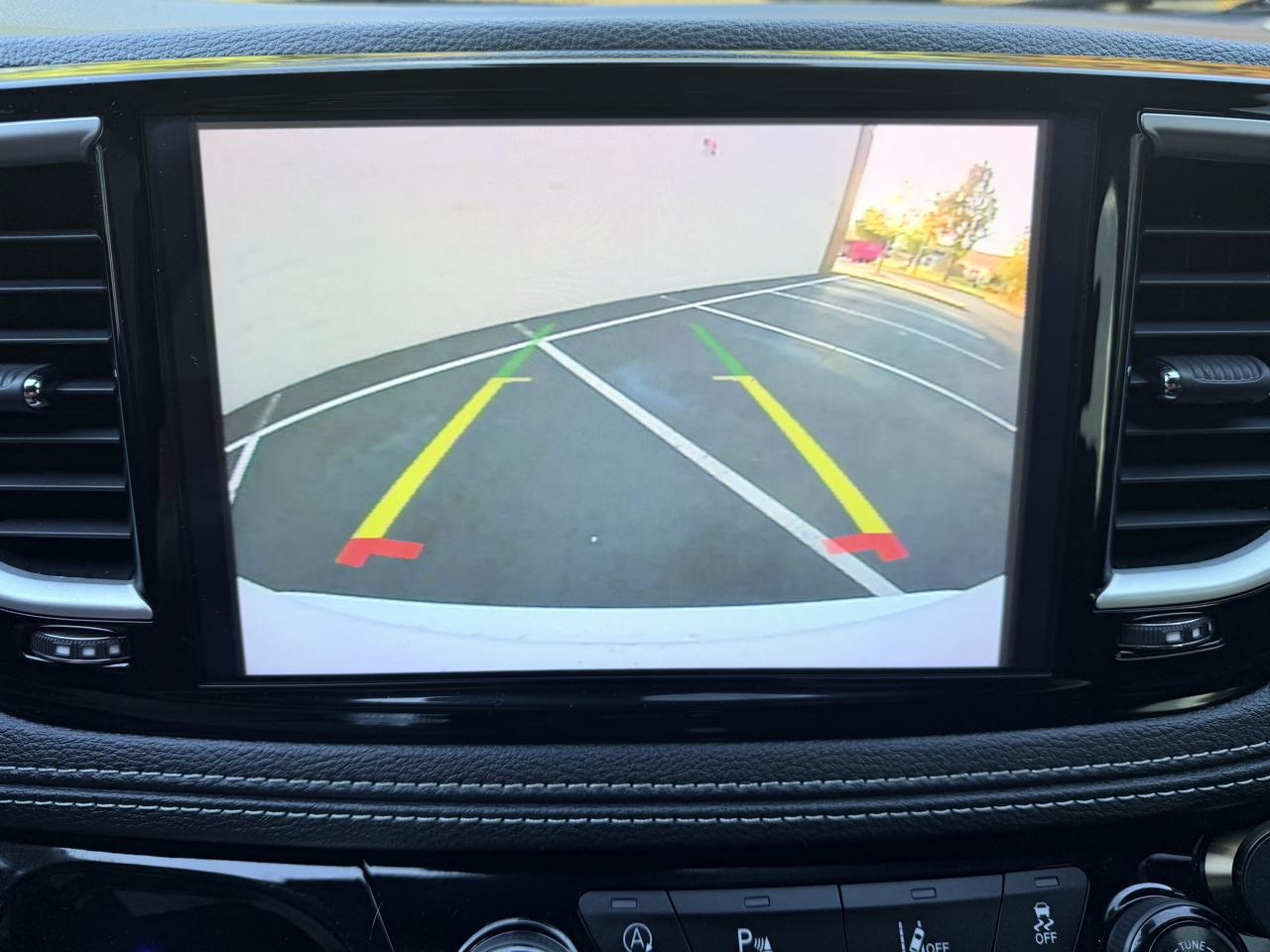 Chrysler Pacifica Touring FWD 2023
