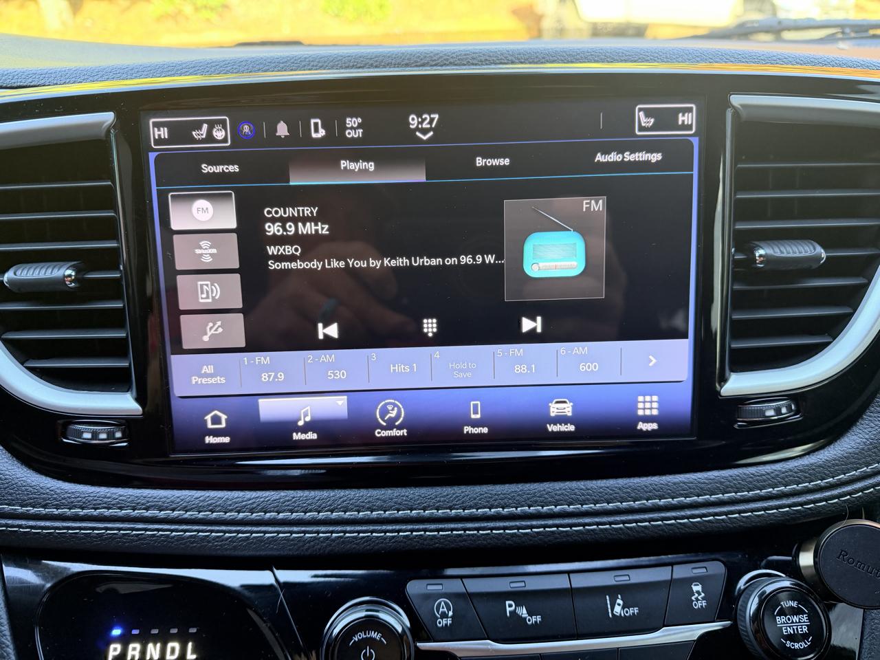 Chrysler Pacifica Touring FWD 2023