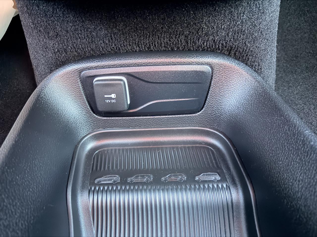 Chrysler Pacifica Touring FWD 2023