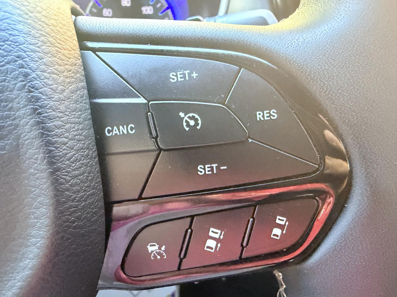 Chrysler Pacifica Touring FWD 2023