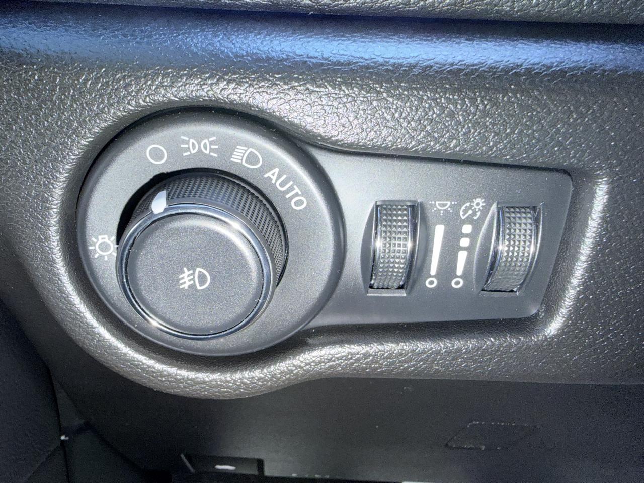 Chrysler Pacifica Touring FWD 2023