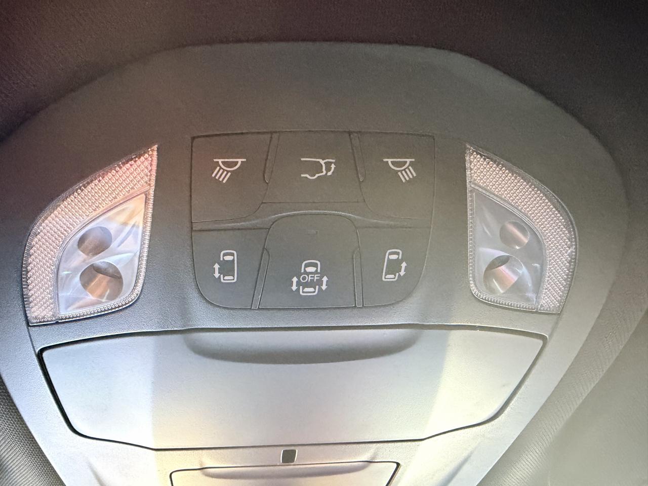 Chrysler Pacifica Touring FWD 2023