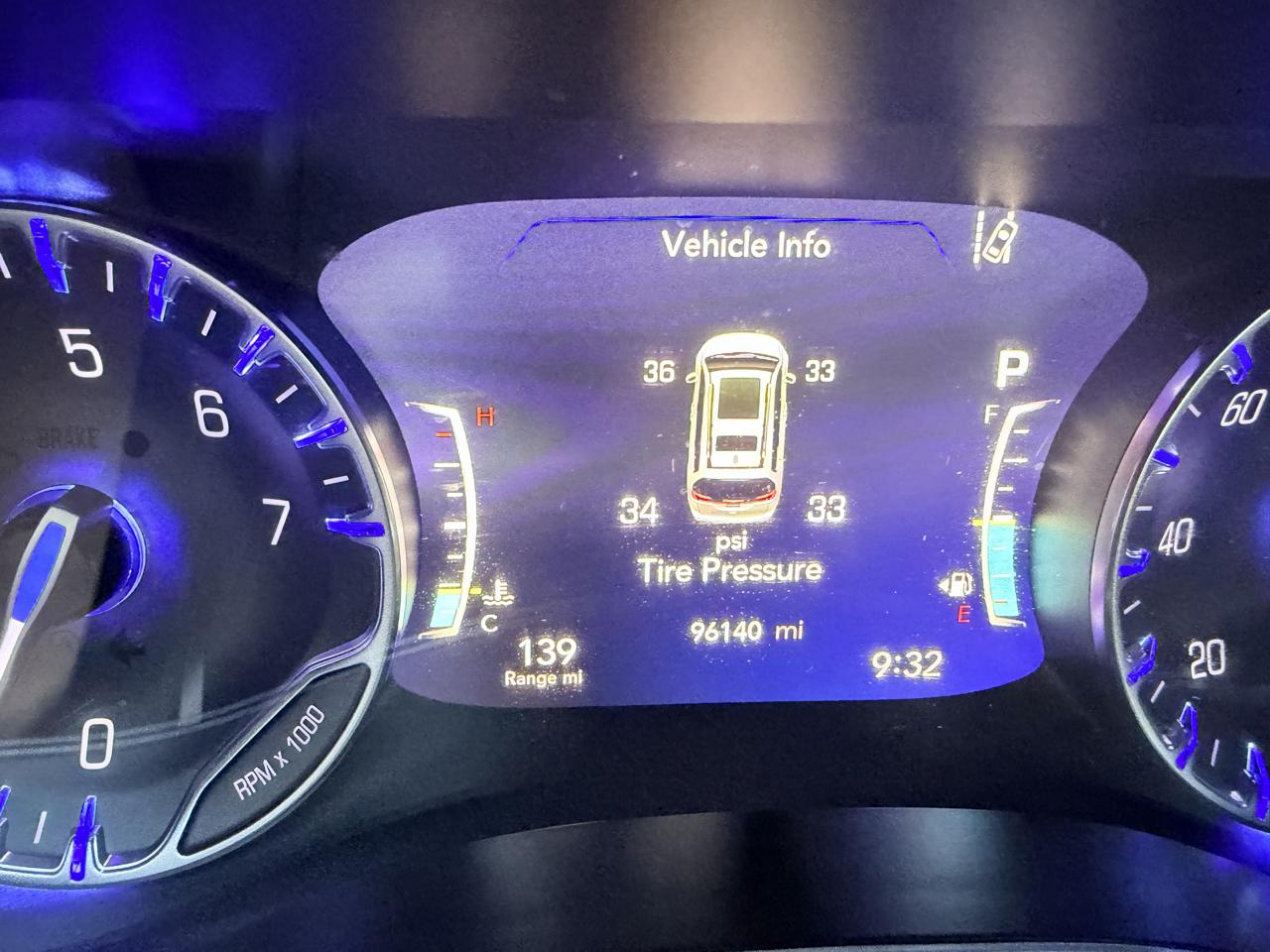 Chrysler Pacifica Touring FWD 2023