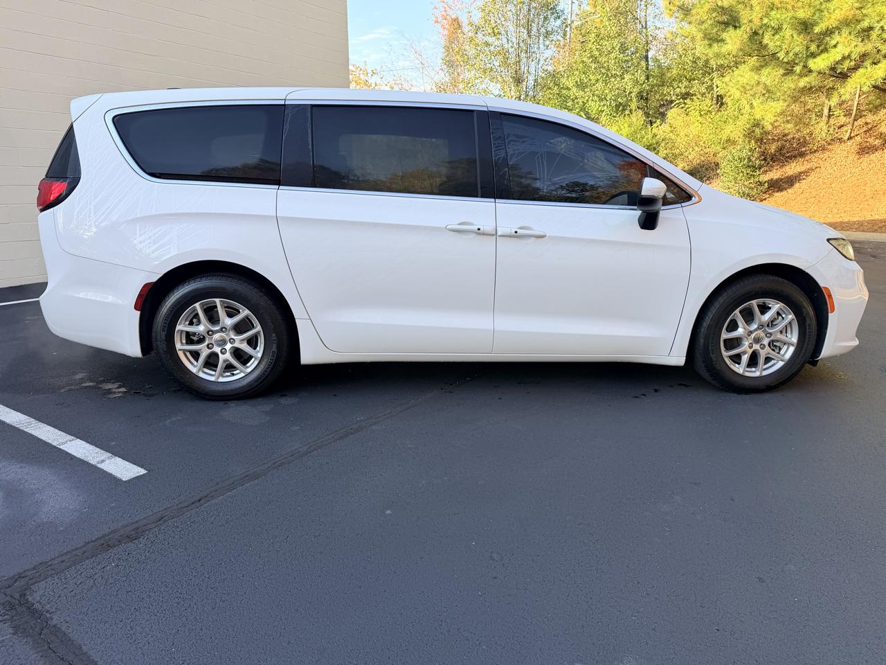 Chrysler Pacifica Touring FWD 2023
