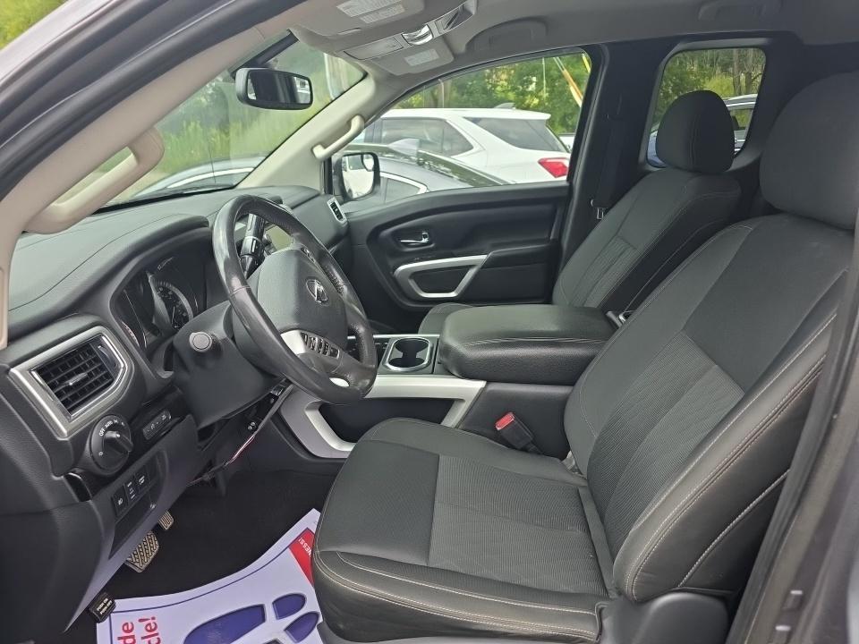 Nissan Titan 4x4 King Cab SV 2017
