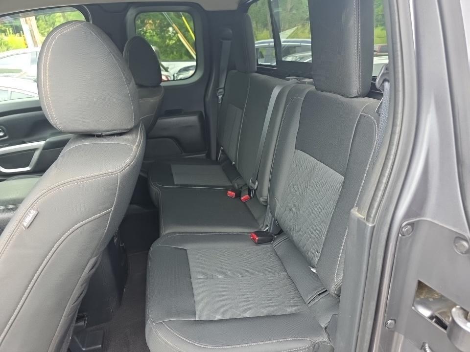 Nissan Titan 4x4 King Cab SV 2017