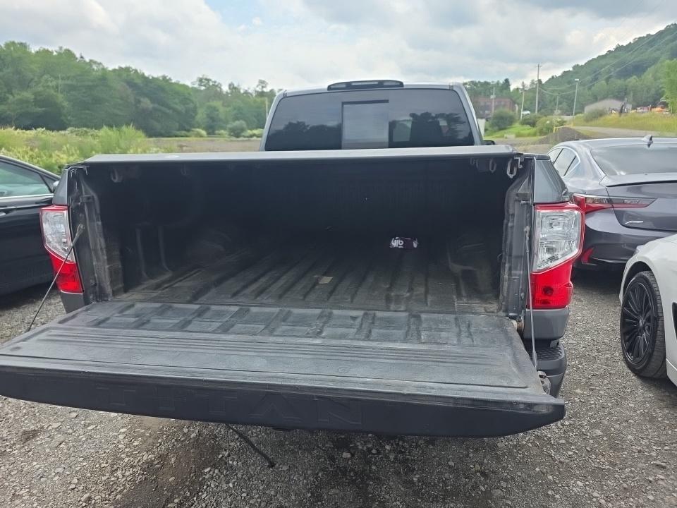 Nissan Titan 4x4 King Cab SV 2017