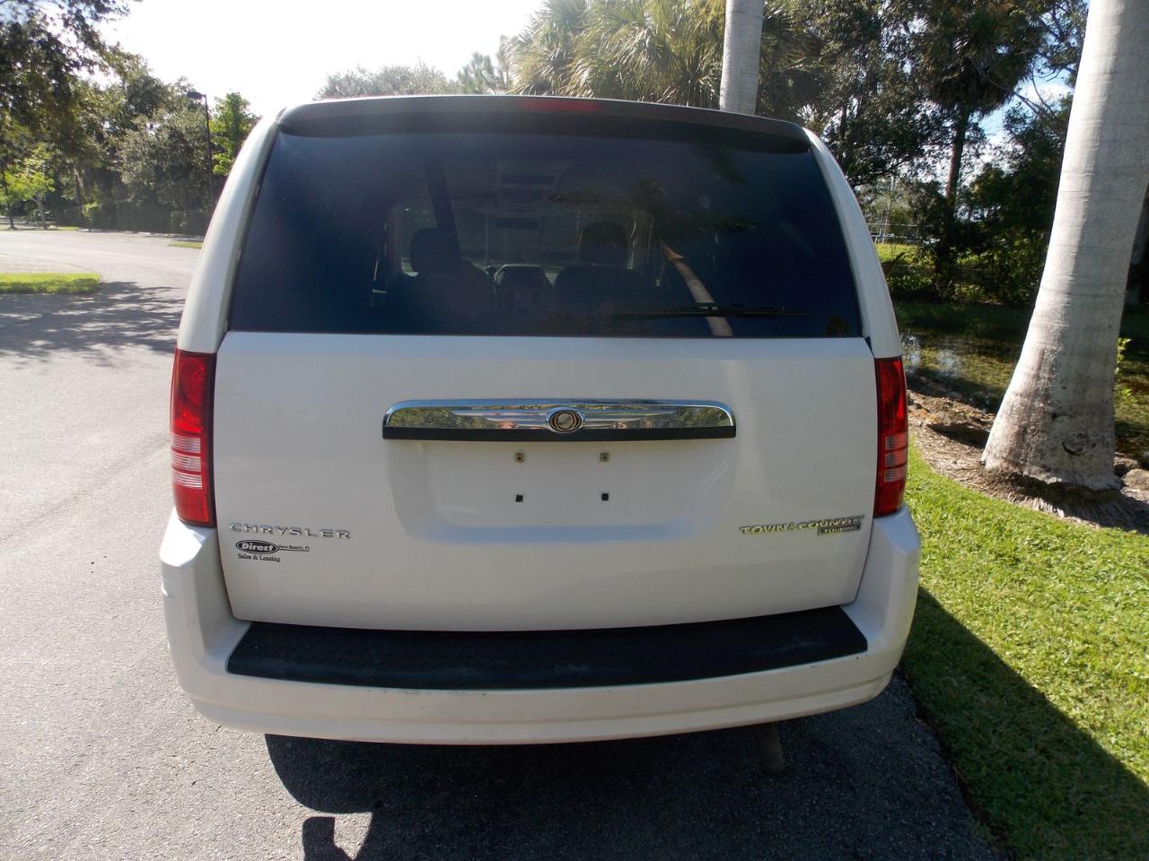 Chrysler Town & Country 4dr Wgn Touring 2010