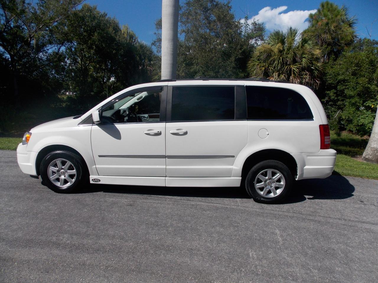 Chrysler Town & Country 4dr Wgn Touring 2010