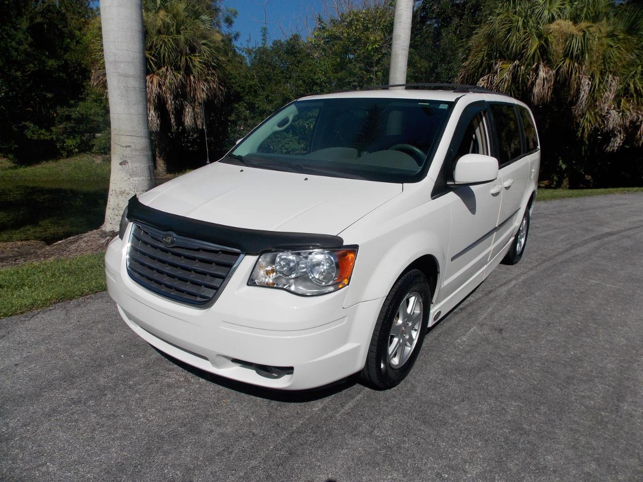 Chrysler Town & Country 4dr Wgn Touring 2010