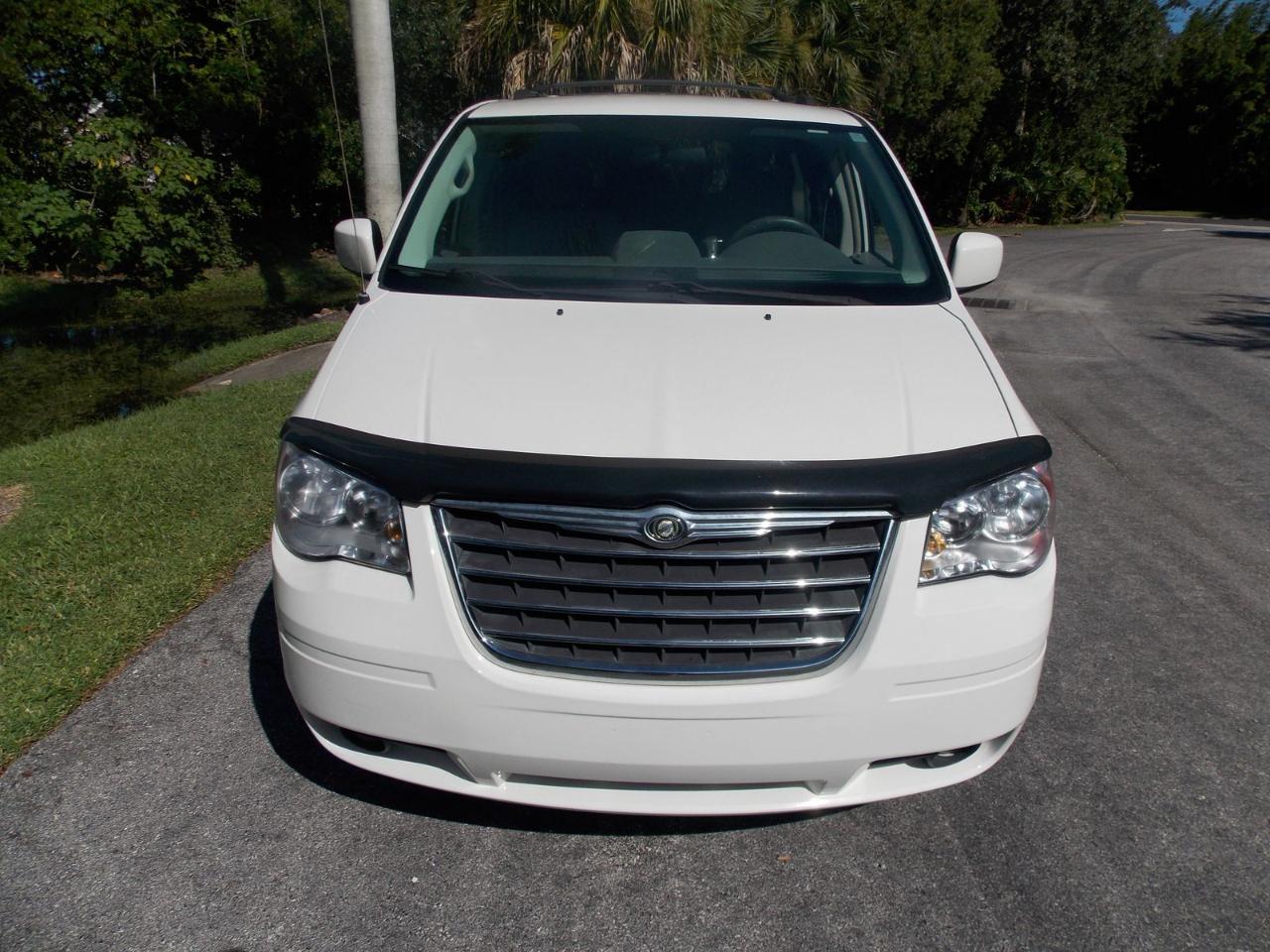 Chrysler Town & Country 4dr Wgn Touring 2010