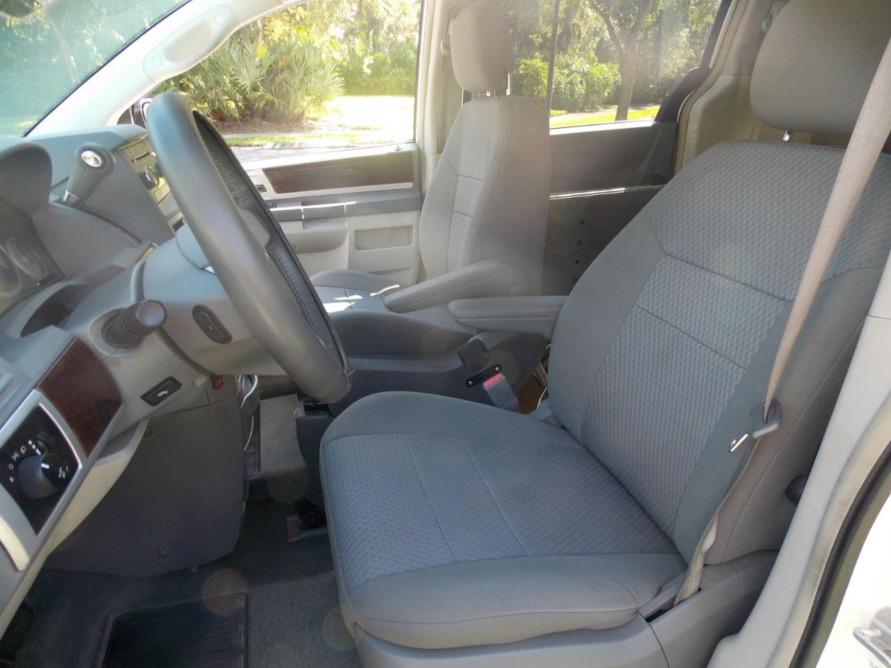 Chrysler Town & Country 4dr Wgn Touring 2010