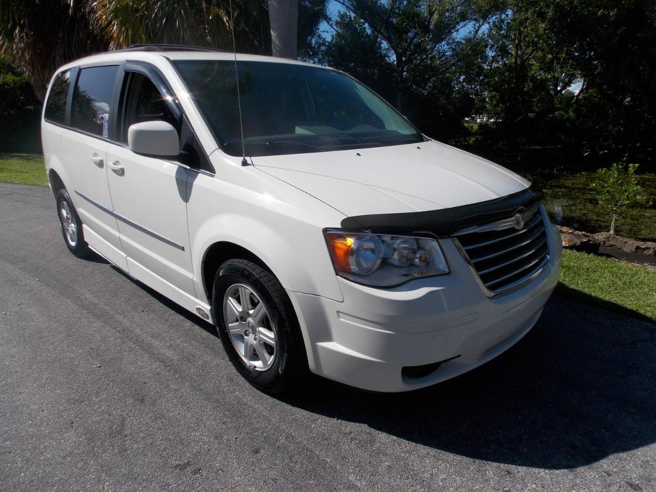 Chrysler Town & Country 4dr Wgn Touring 2010