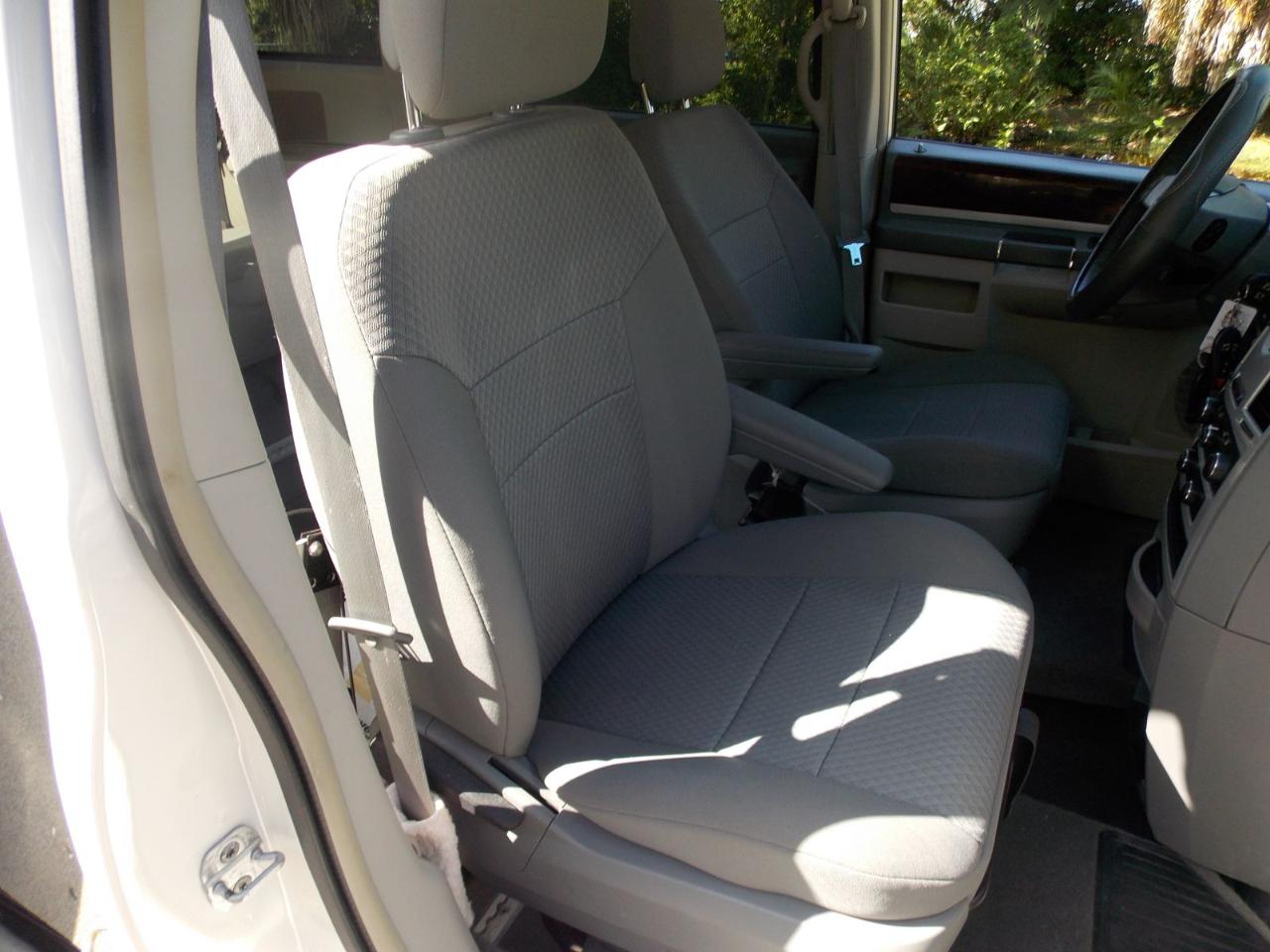Chrysler Town & Country 4dr Wgn Touring 2010