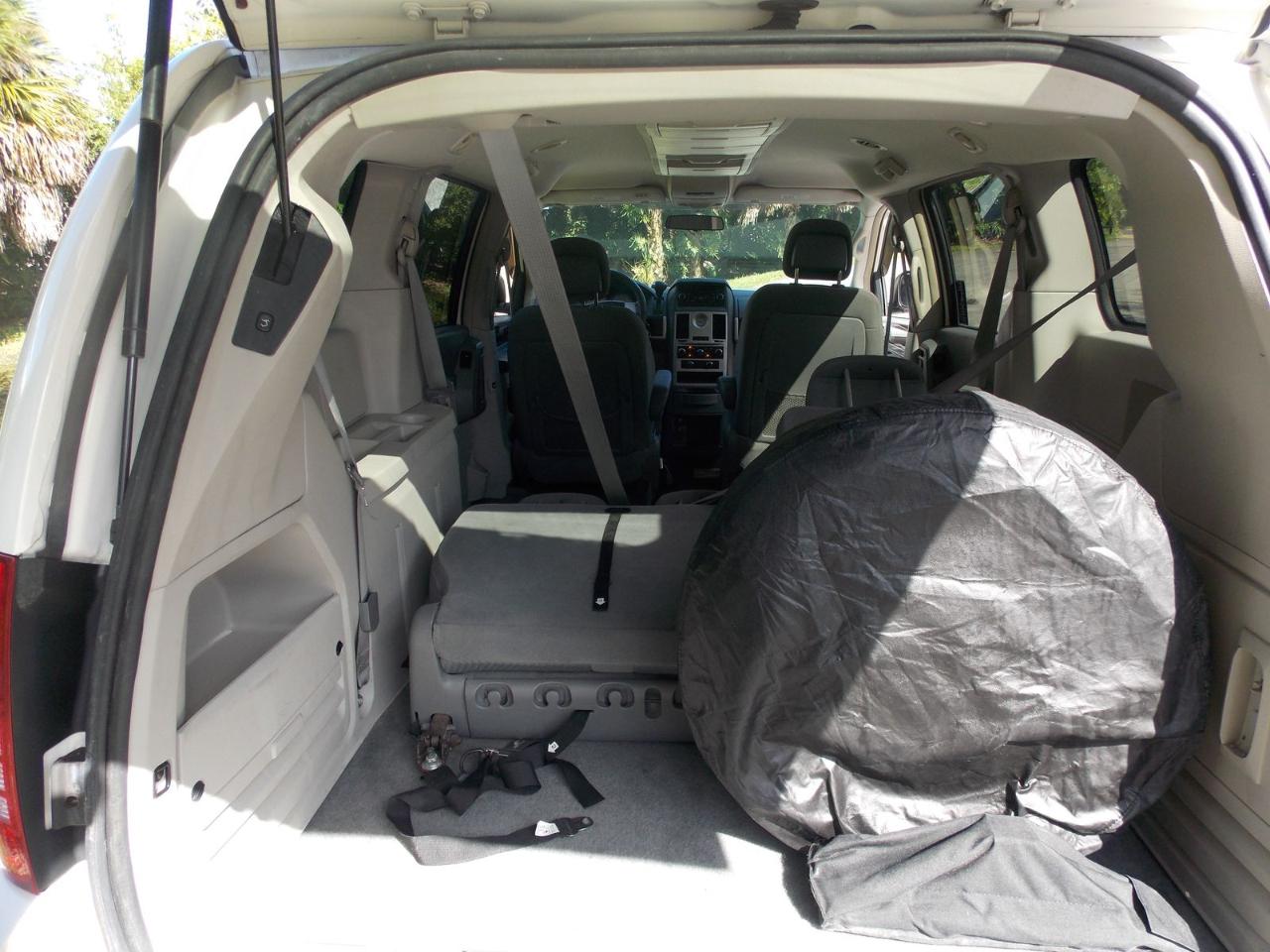 Chrysler Town & Country 4dr Wgn Touring 2010
