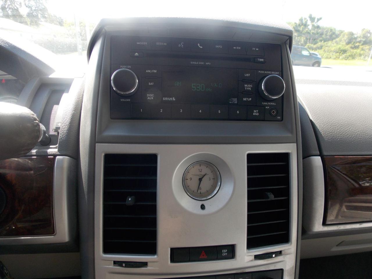 Chrysler Town & Country 4dr Wgn Touring 2010