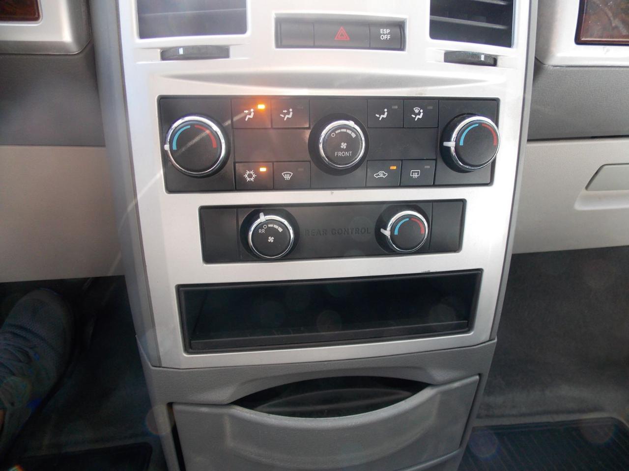 Chrysler Town & Country 4dr Wgn Touring 2010