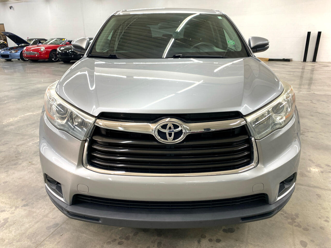2015 Toyota Highlander LE photo 3