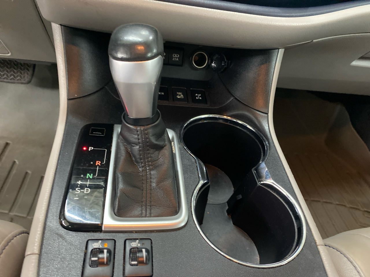 Toyota Highlander XLE V6 AWD (Natl) 2017