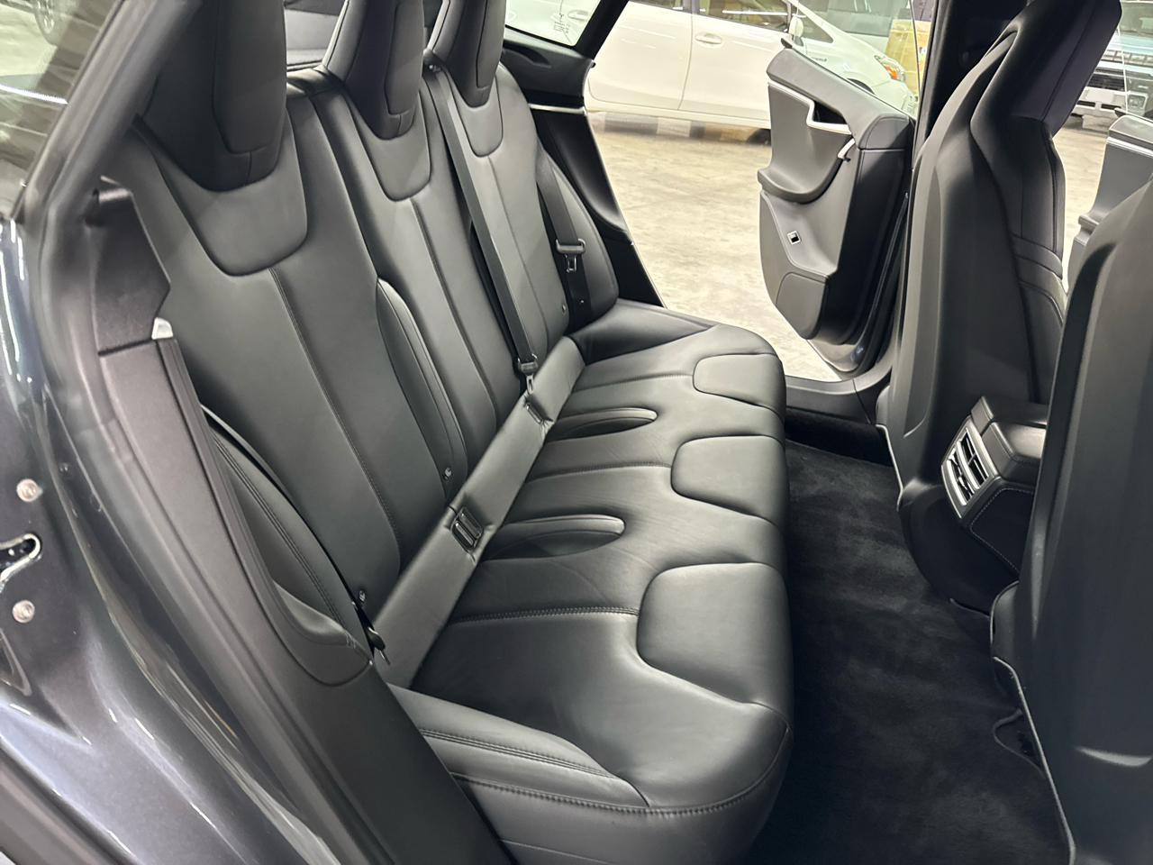 2016 Tesla Model S 90D photo 25