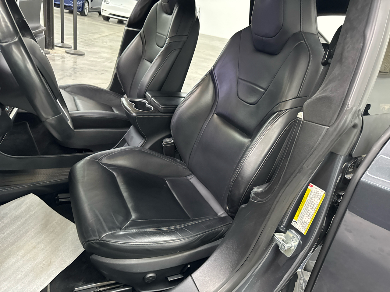 2016 Tesla Model S 90D photo 27