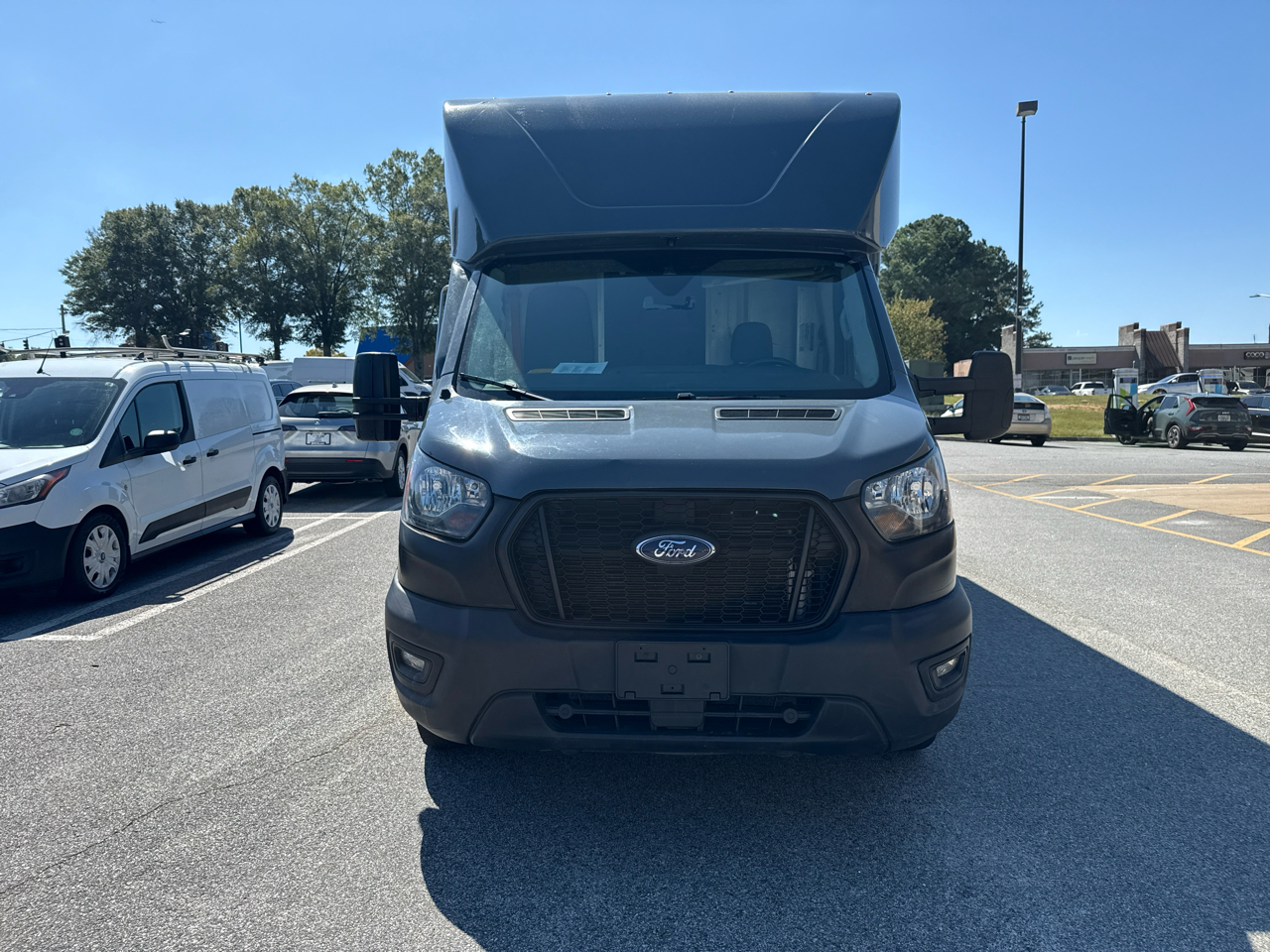 2022 Ford Transit Cutaway photo 2