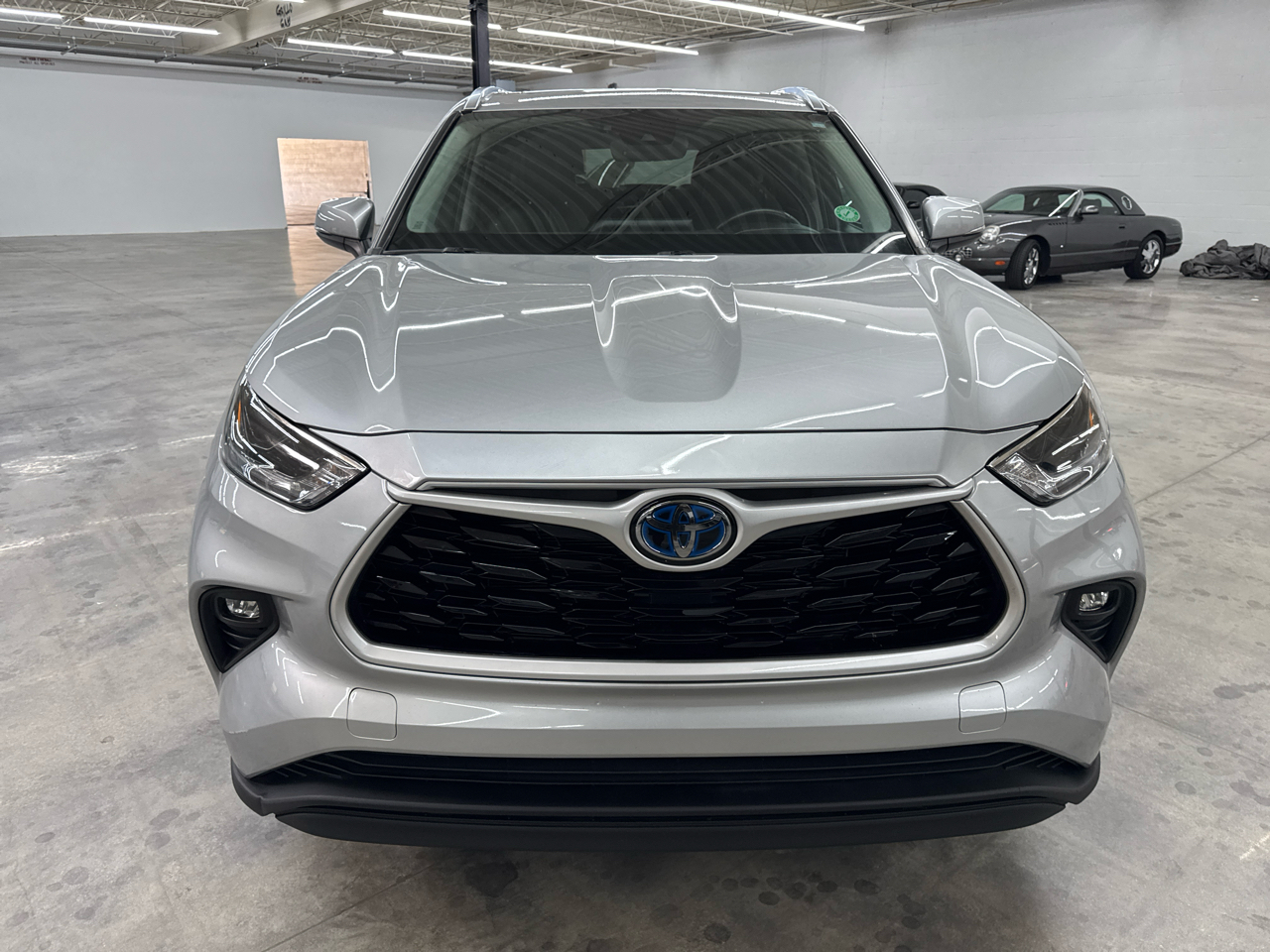 2021 Toyota Highlander Hybrid XLE photo 3