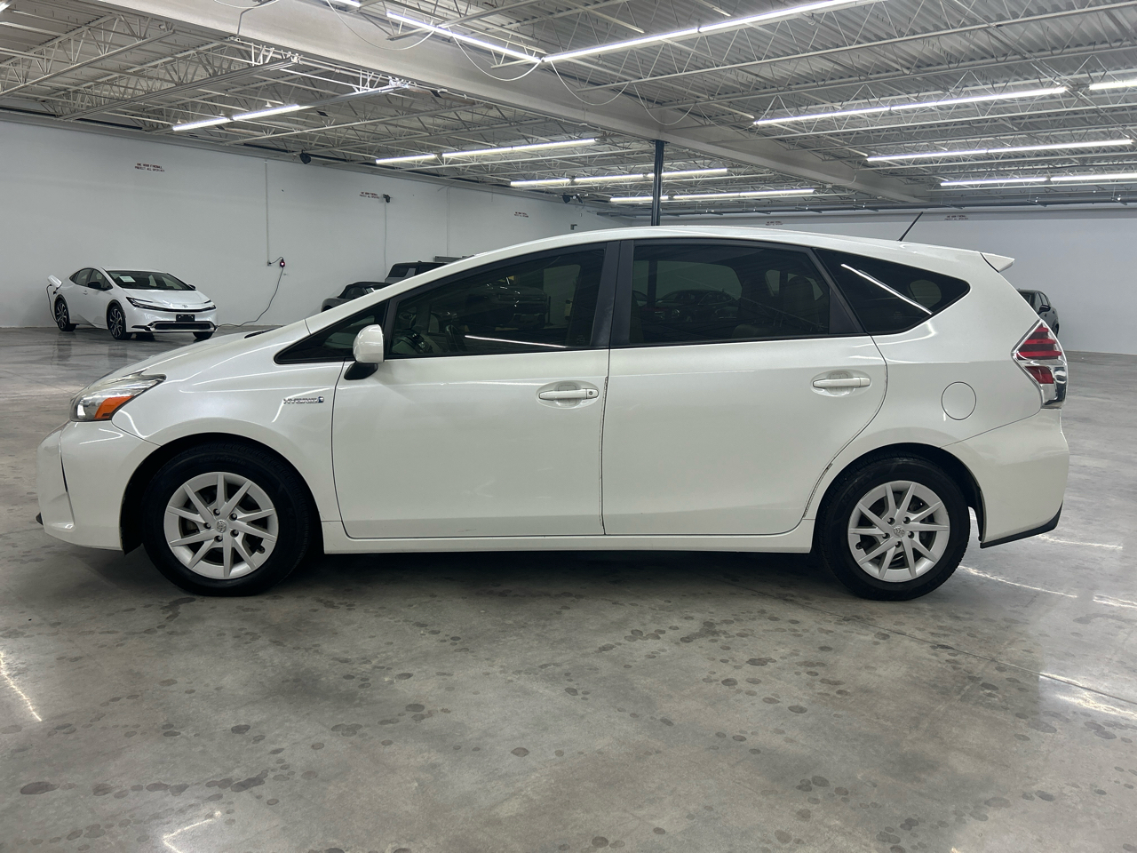2015 Toyota Prius V Three photo 3