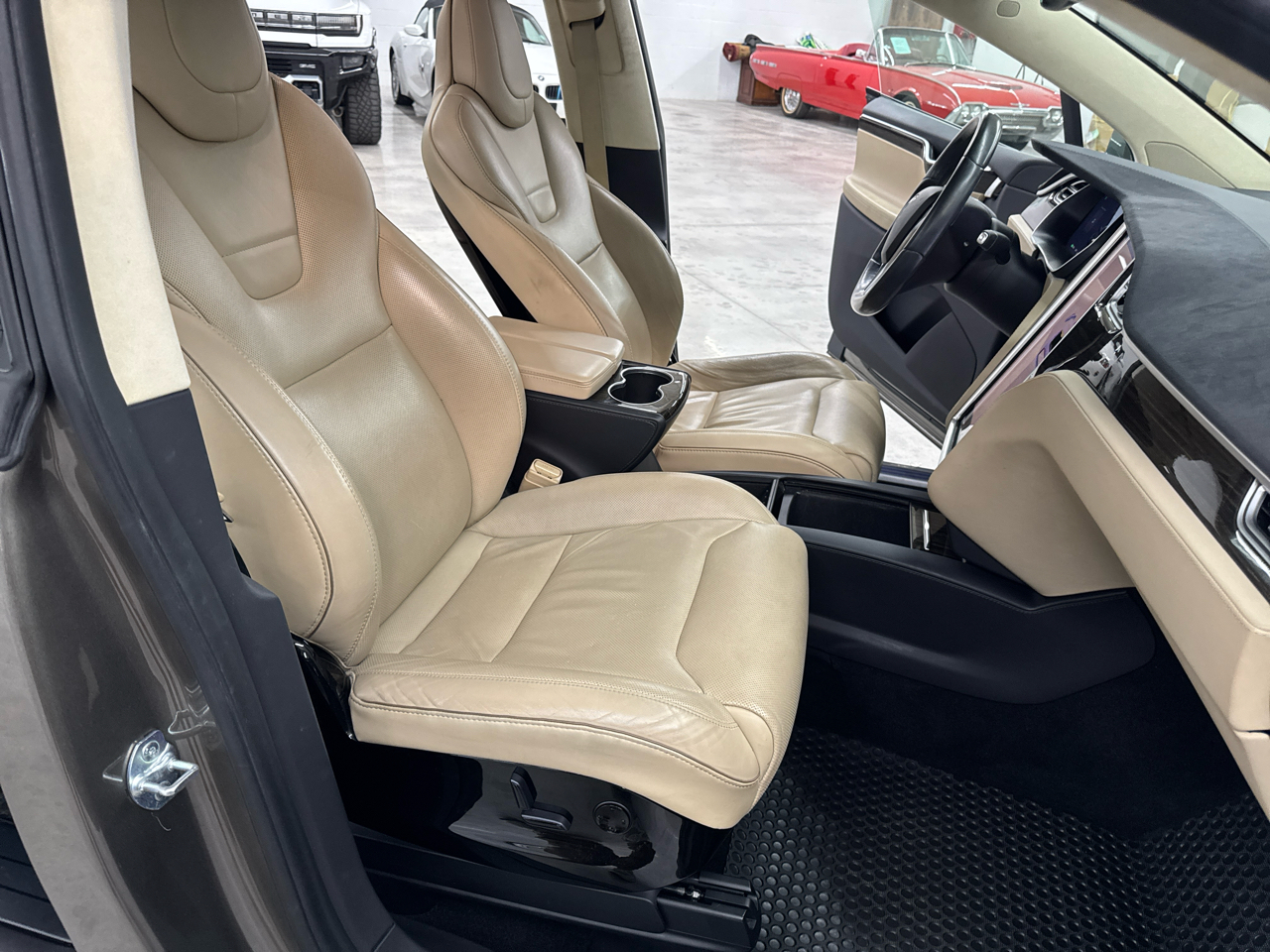 2016 Tesla Model X 90D photo 25