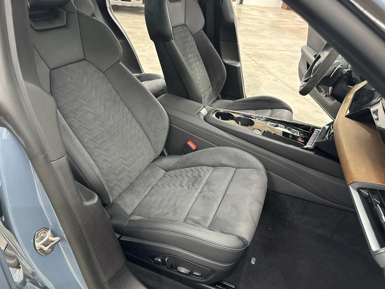 2022 Audi e-tron GT Premium Plus photo 21