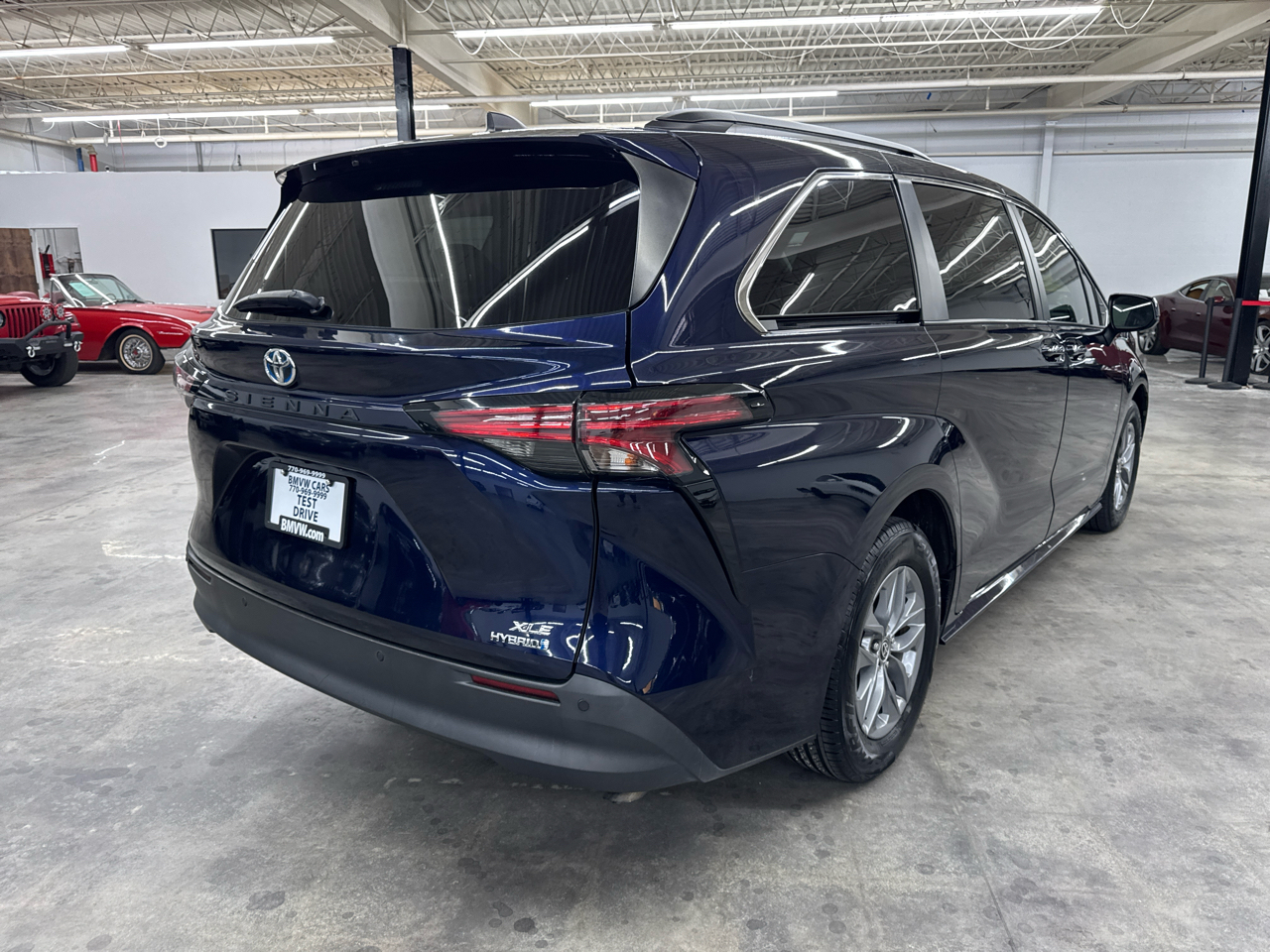 2022 Toyota Sienna XLE photo 7