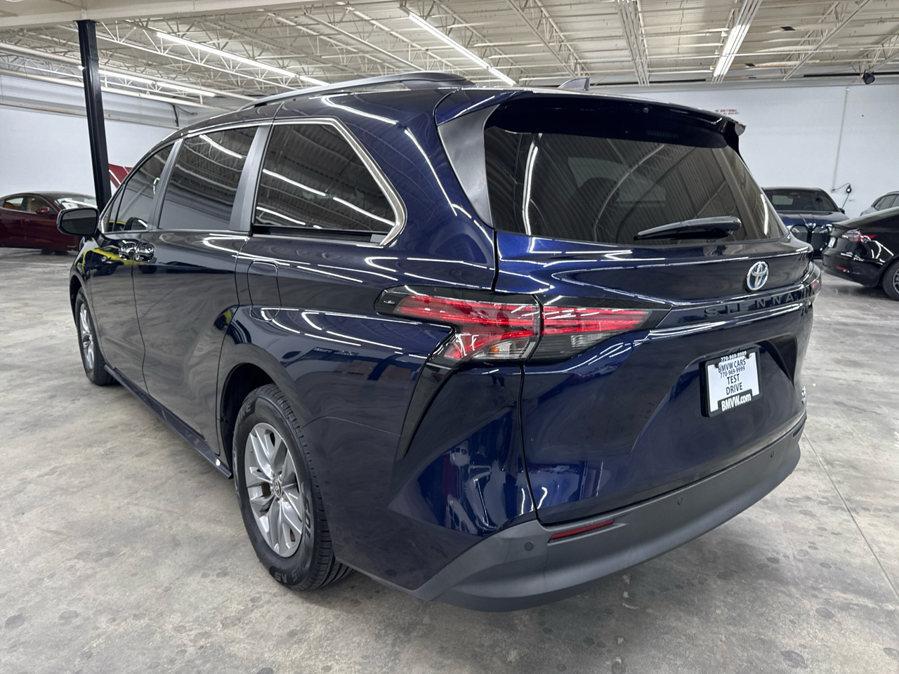 2022 Toyota Sienna XLE photo 10