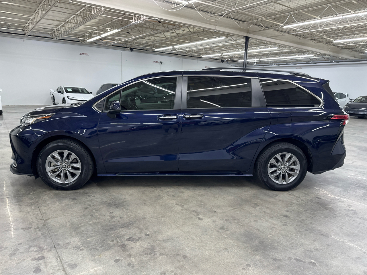 2022 Toyota Sienna XLE photo 12