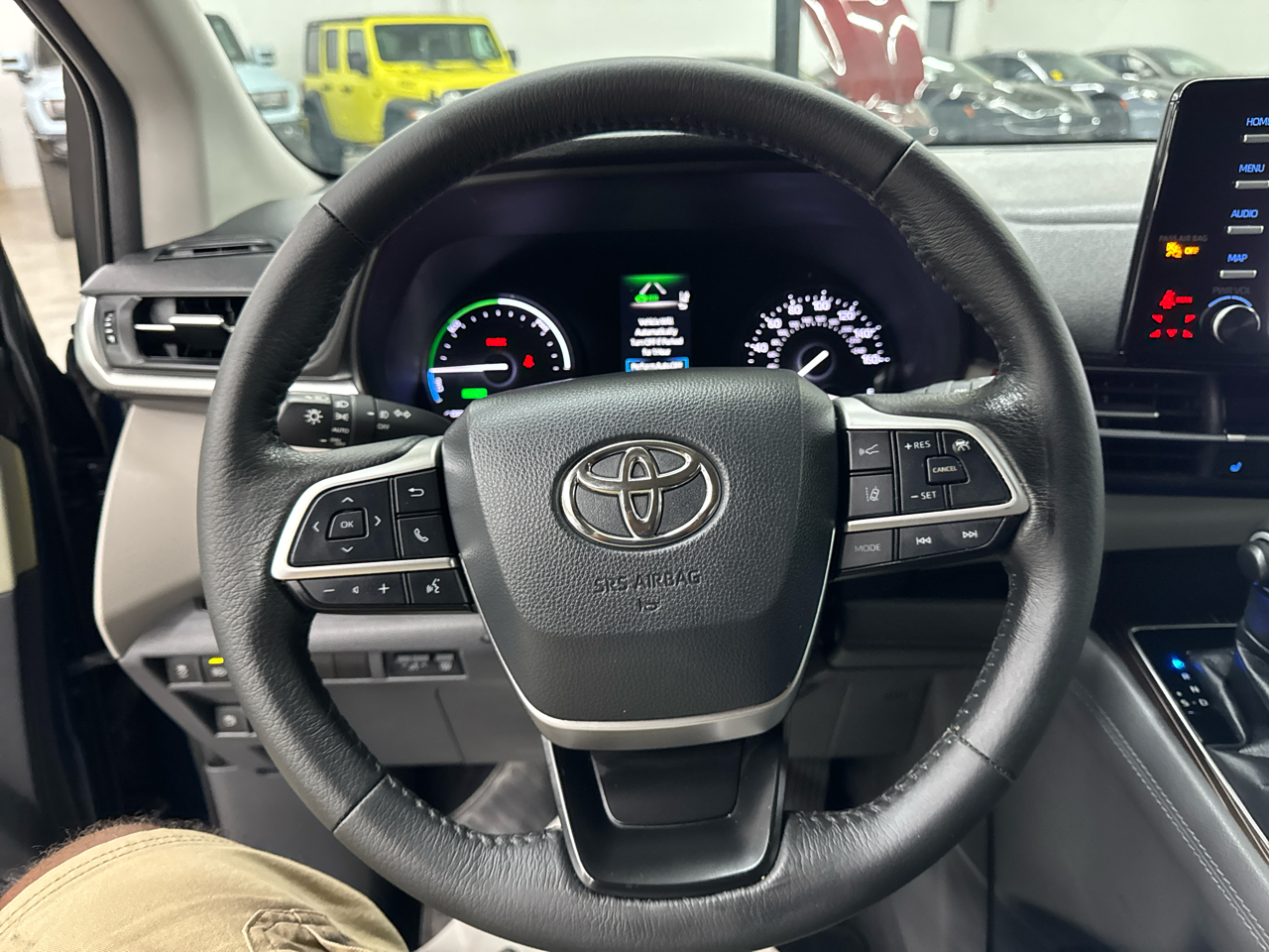 2022 Toyota Sienna XLE photo 13
