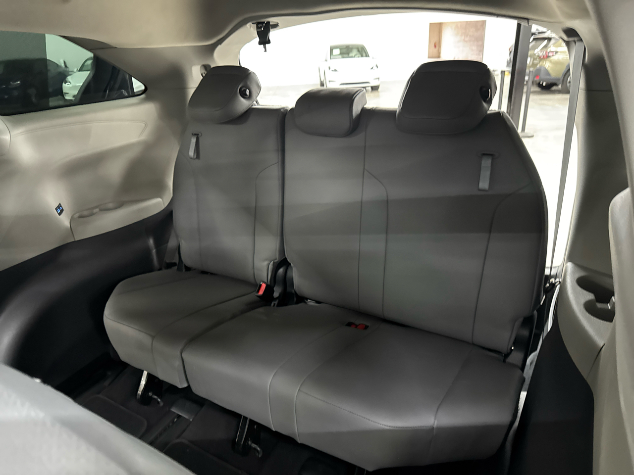 2022 Toyota Sienna XLE photo 23