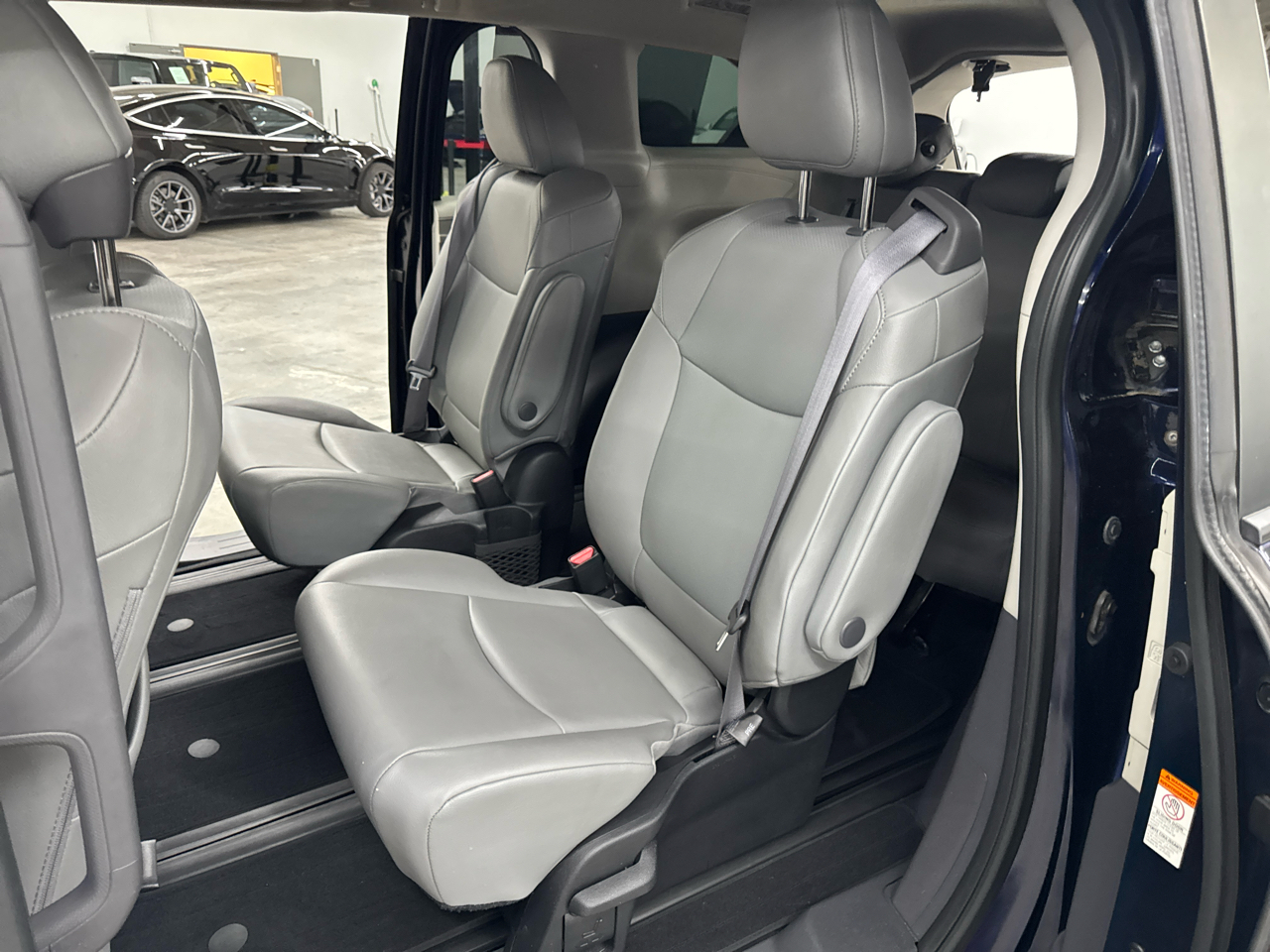 2022 Toyota Sienna XLE photo 24