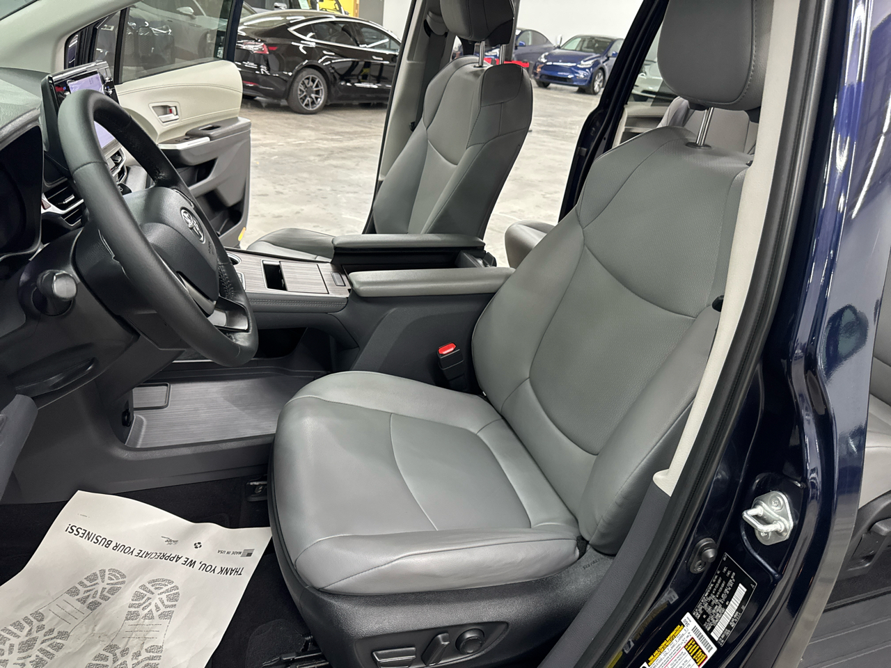 2022 Toyota Sienna XLE photo 25