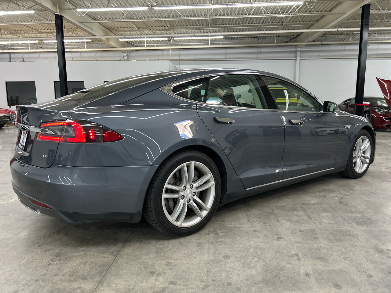 2014 Tesla Model S photo 7