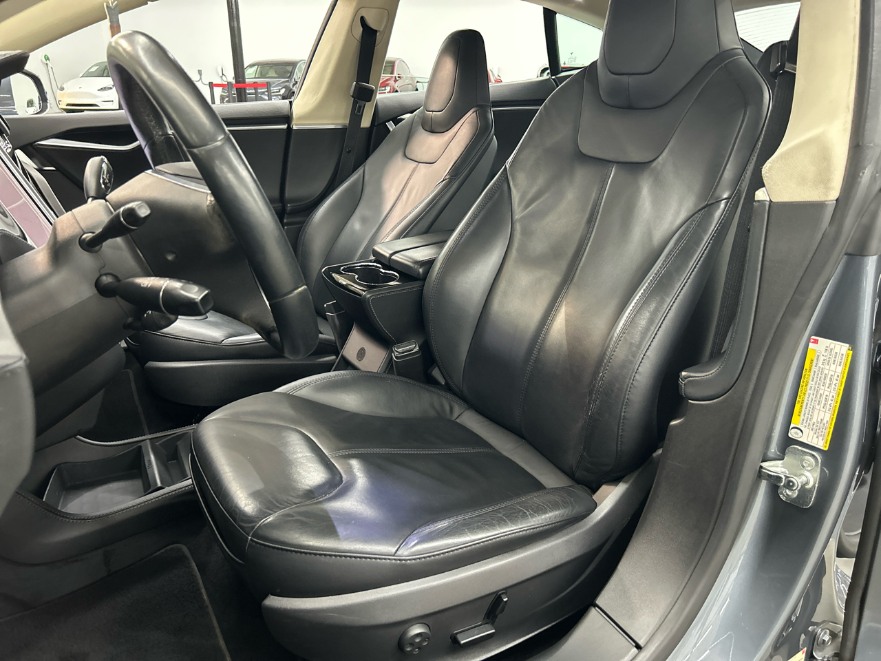 2014 Tesla Model S photo 12