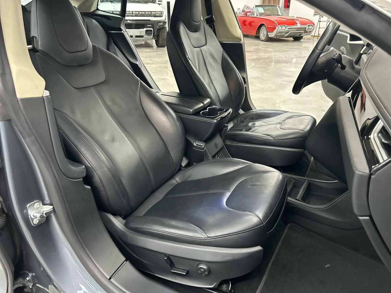 2014 Tesla Model S photo 13